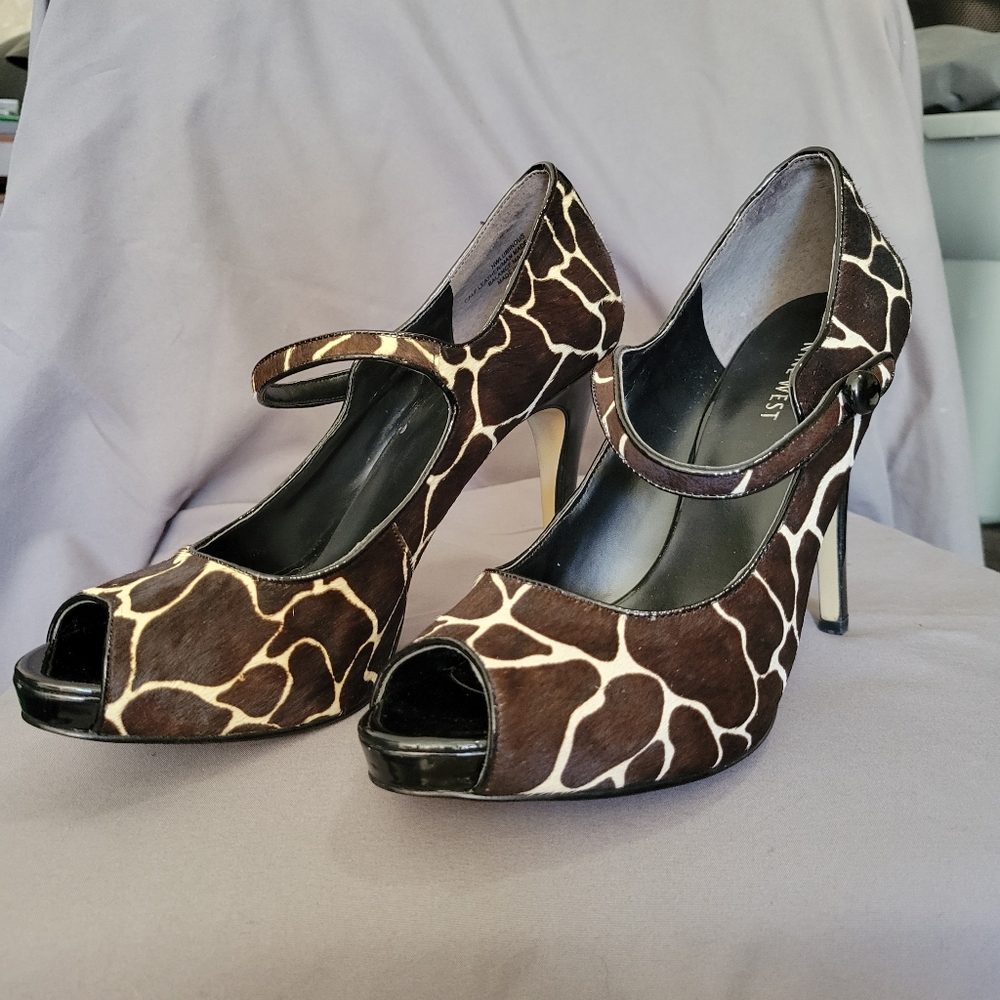 Nine West Giraffe 4" heels, excellent condition, only dirty on bottom, Sz 71/2 M